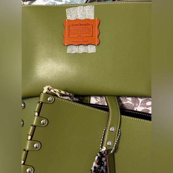 Authentic Large Re-Laceable Tote In Coachtopia Leather - Picture 11 of 14